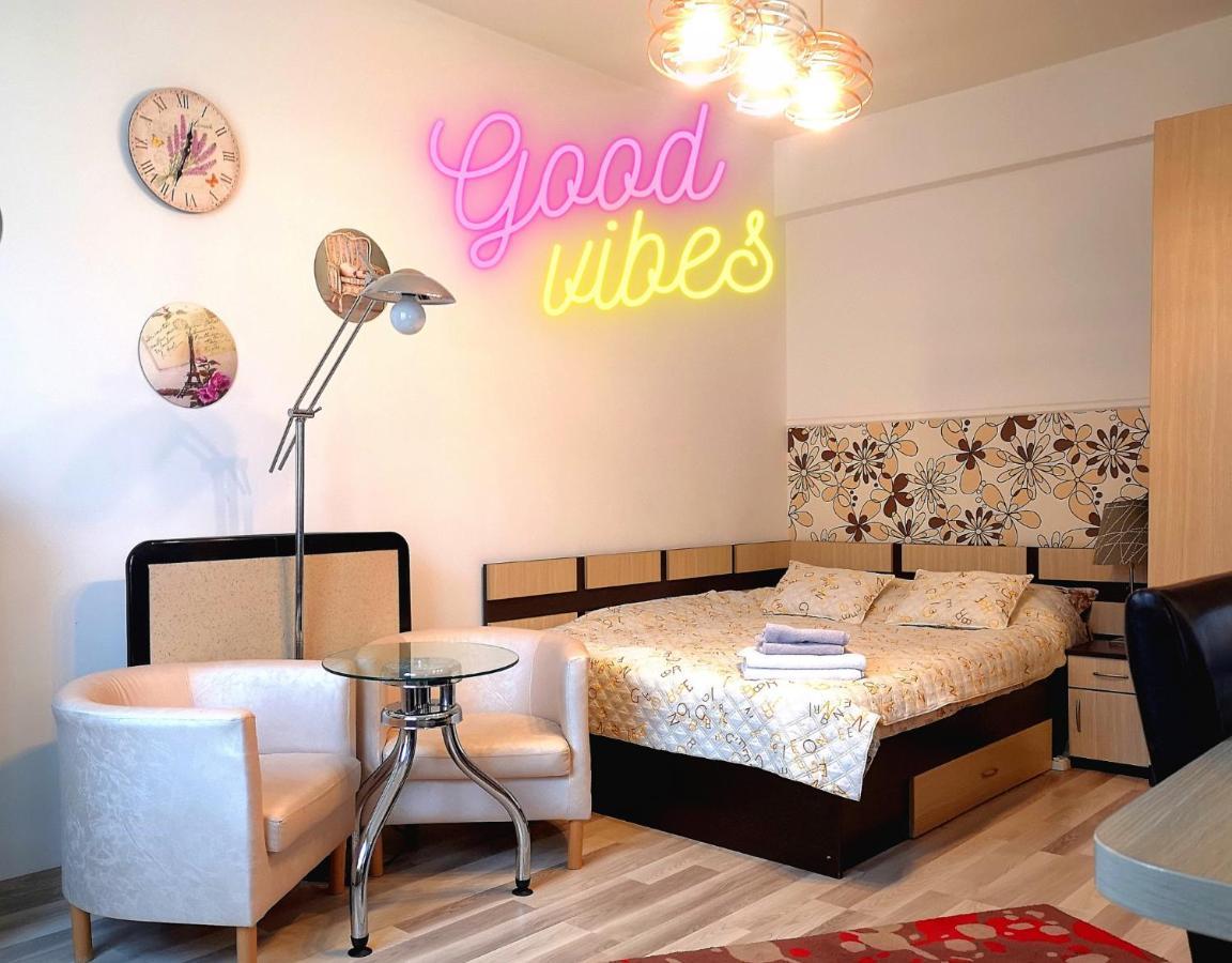 בוקרשט Good Vibes In Cismigiu Studio Steps From Subway Self Check In מראה חיצוני תמונה